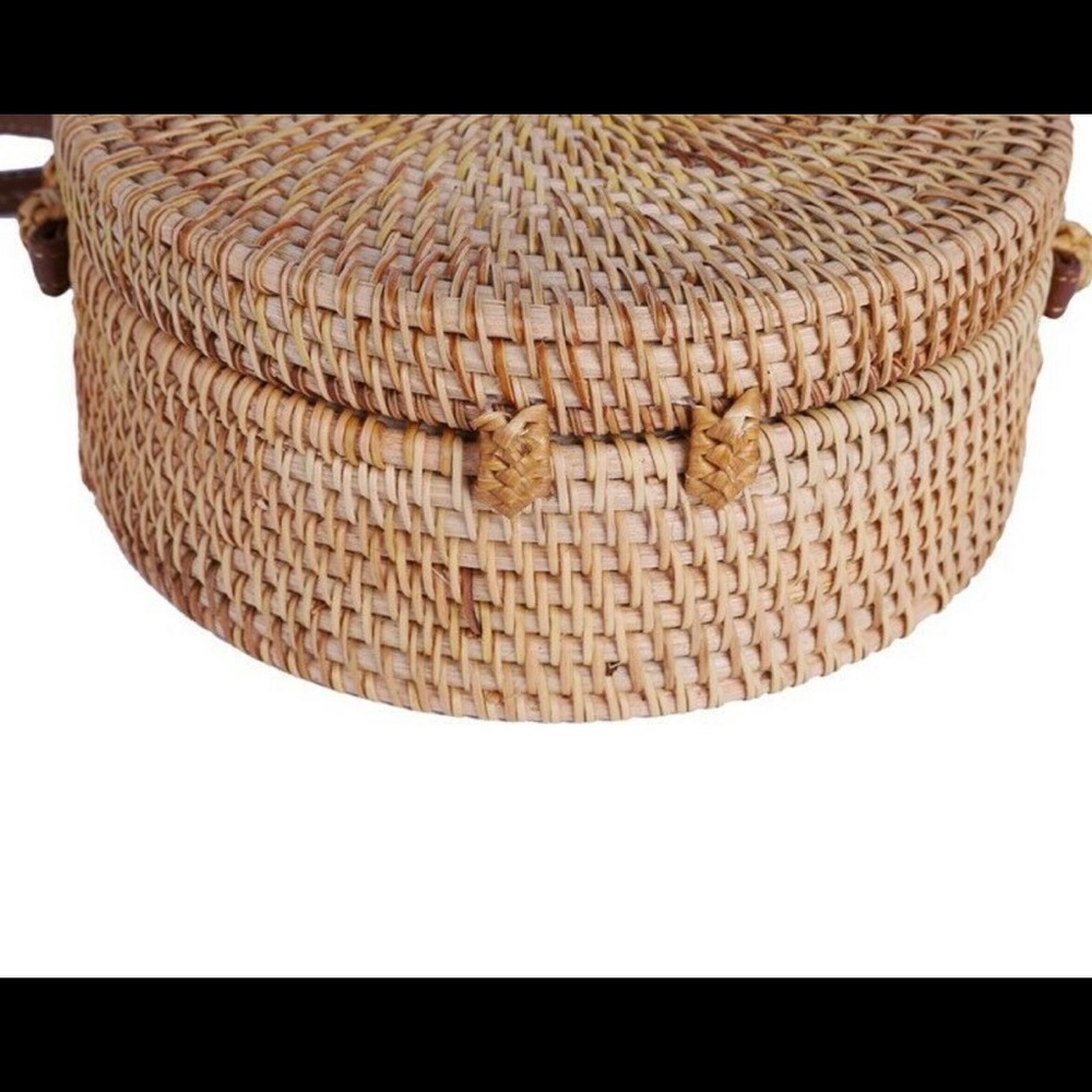 Martha’s Vineyard Round Wicker Brown Rattan Crossbody Handbag - Picture 8 of 13